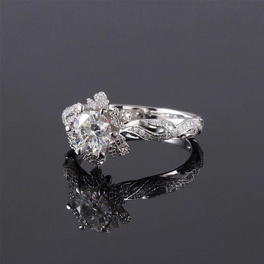 Women's Vintage Hollowed-out Moissanite Diamond Ring Curren