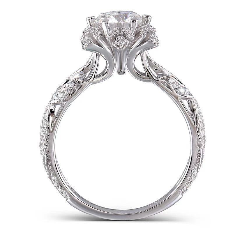 Women's Vintage Hollowed-out Moissanite Diamond Ring Curren