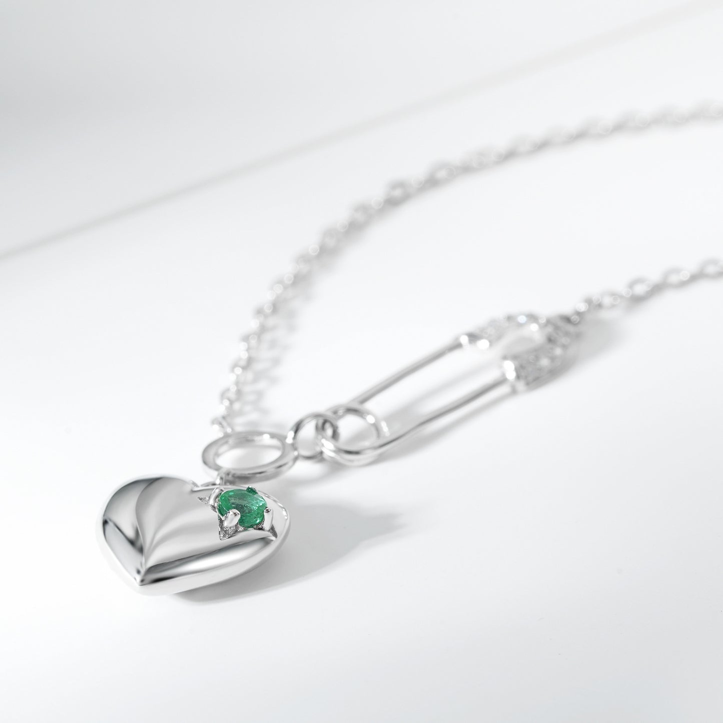 Cool Necklace Women's Fashion S925 Silver Emerald Heart Pendant Paper Clip Curren