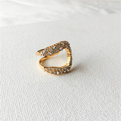 Gradient Crescent Pearl Ring Curren