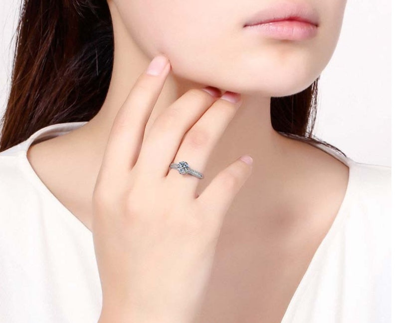 Six-claw paved with diamond luxury ring Curren