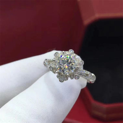 Women's Vintage Hollowed-out Moissanite Diamond Ring Curren