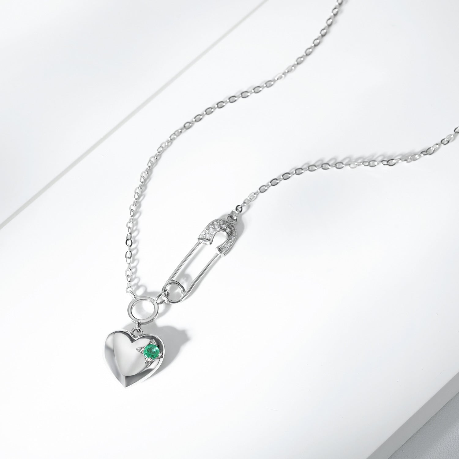 Cool Necklace Women's Fashion S925 Silver Emerald Heart Pendant Paper Clip Curren